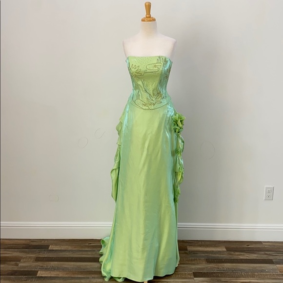 Long train 👗 formal dress